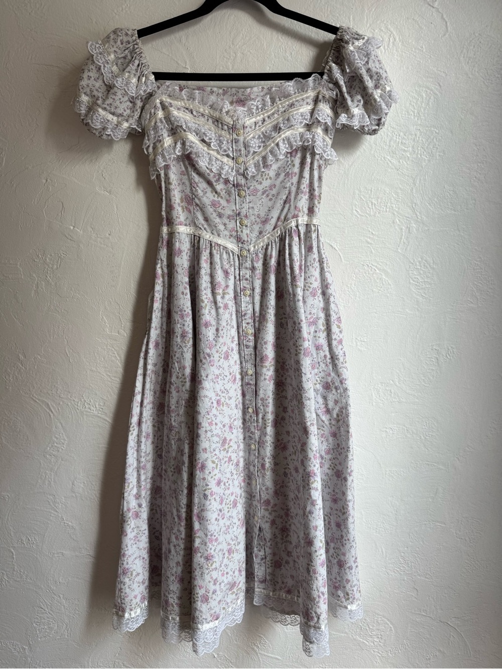Vintage 1970s Gunne Sax Pastel Floral Calico Prairie Midi Dress Puff Sleeve Lace